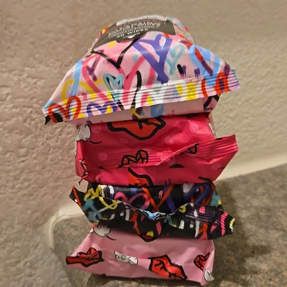Betsey Johnson Collagen Cleansing Facial Wipes - Vibrant Multicolor New 4 pack - Picture 2 of 4